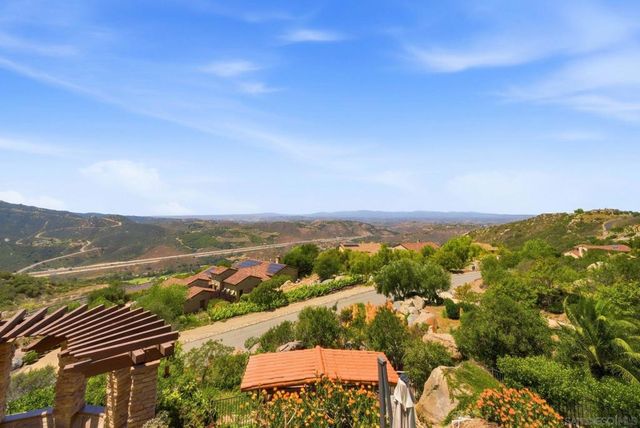 9572 Welk View Dr, Escondido, CA 92026