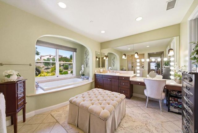 9572 Welk View Dr, Escondido, CA 92026