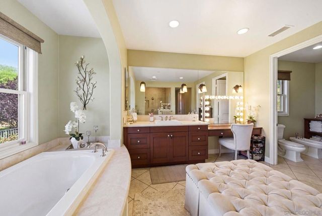 9572 Welk View Dr, Escondido, CA 92026