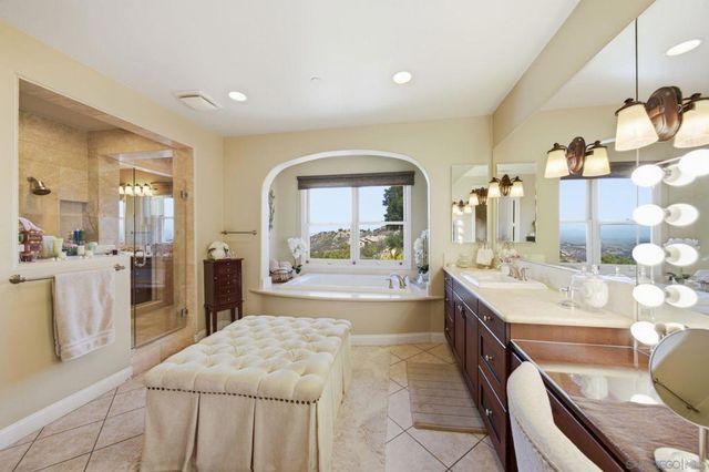 9572 Welk View Dr, Escondido, CA 92026