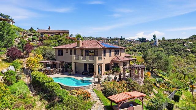 9572 Welk View Dr, Escondido, CA 92026