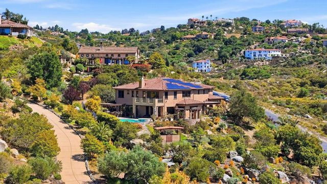 9572 Welk View Dr, Escondido, CA 92026