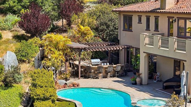 9572 Welk View Dr, Escondido, CA 92026