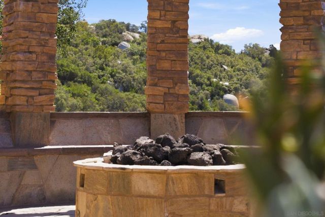 9572 Welk View Dr, Escondido, CA 92026