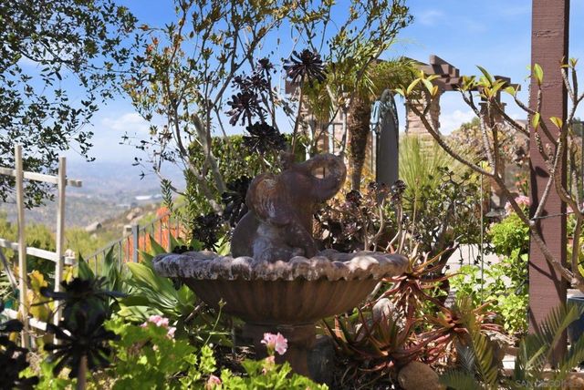 9572 Welk View Dr, Escondido, CA 92026