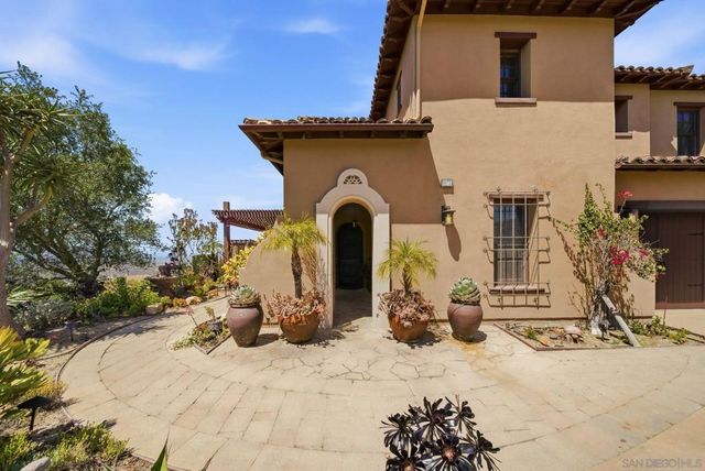 9572 Welk View Dr, Escondido, CA 92026