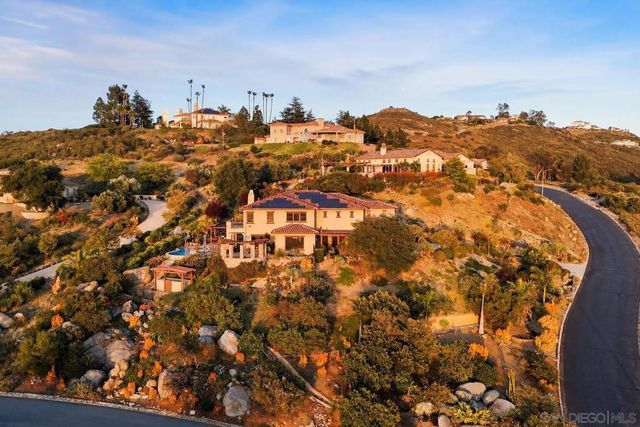 9572 Welk View Dr, Escondido, CA 92026