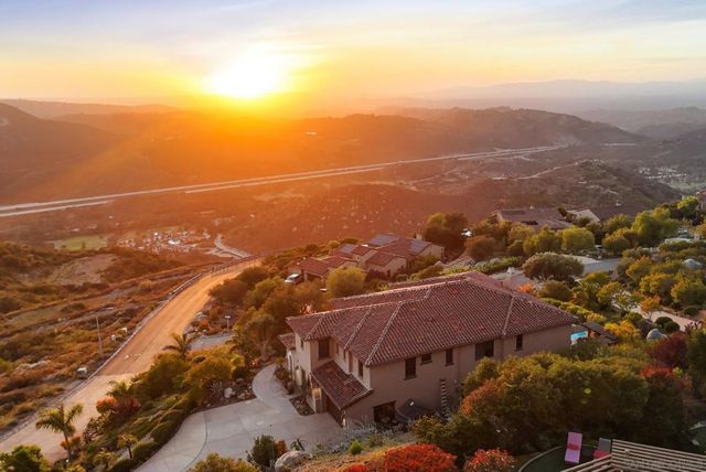9572 Welk View Dr, Escondido, CA 92026