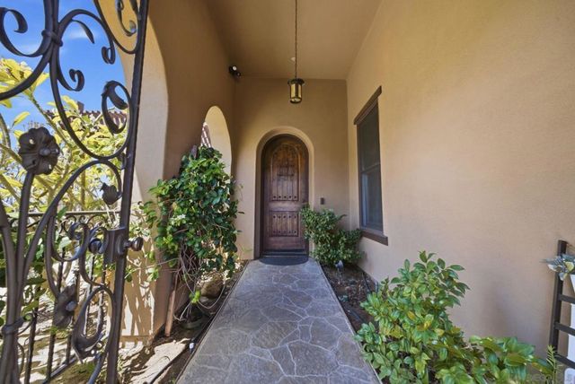 9572 Welk View Dr, Escondido, CA 92026