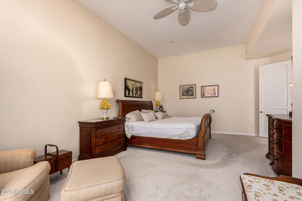 Image 14 of property listing at 8324 E CACTUS WREN Road, Scottsdale, AZ 85250