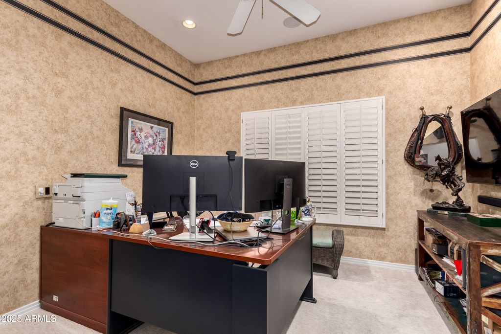 Image 23 of property listing at 8324 E CACTUS WREN Road, Scottsdale, AZ 85250