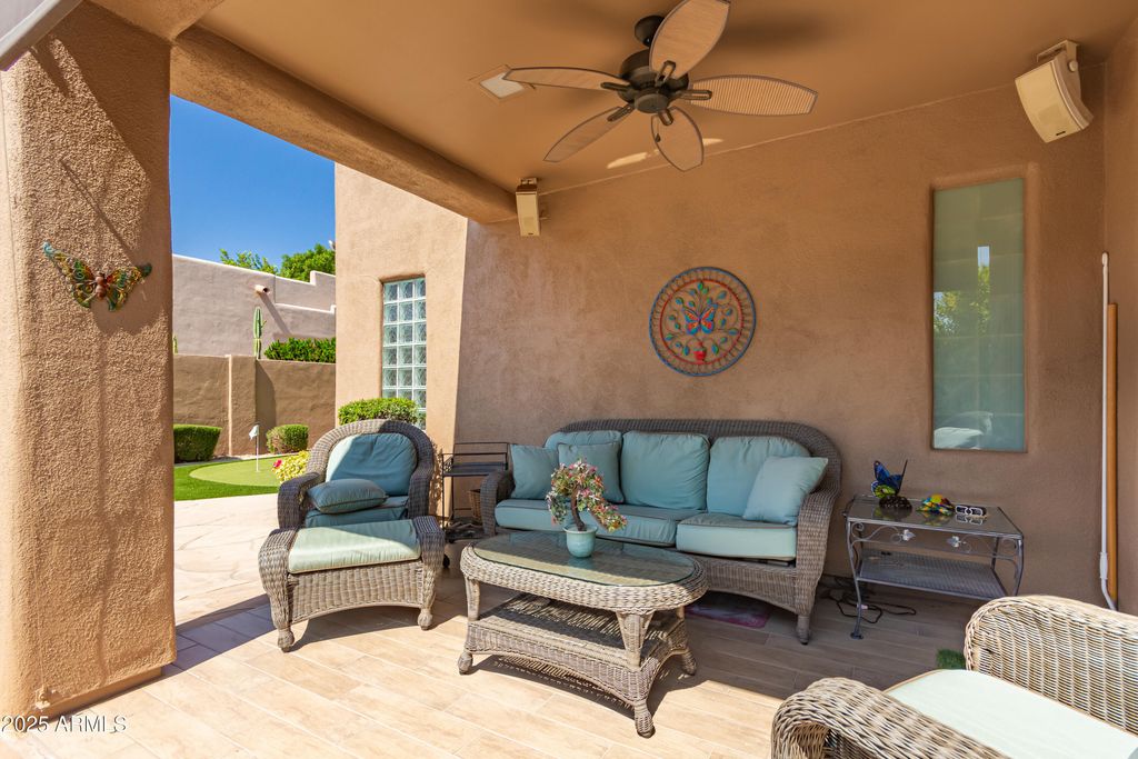 Image 25 of property listing at 8324 E CACTUS WREN Road, Scottsdale, AZ 85250