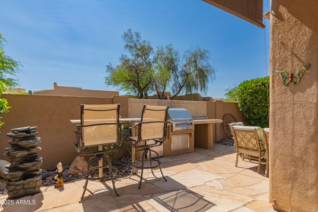 Image 27 of property listing at 8324 E CACTUS WREN Road, Scottsdale, AZ 85250