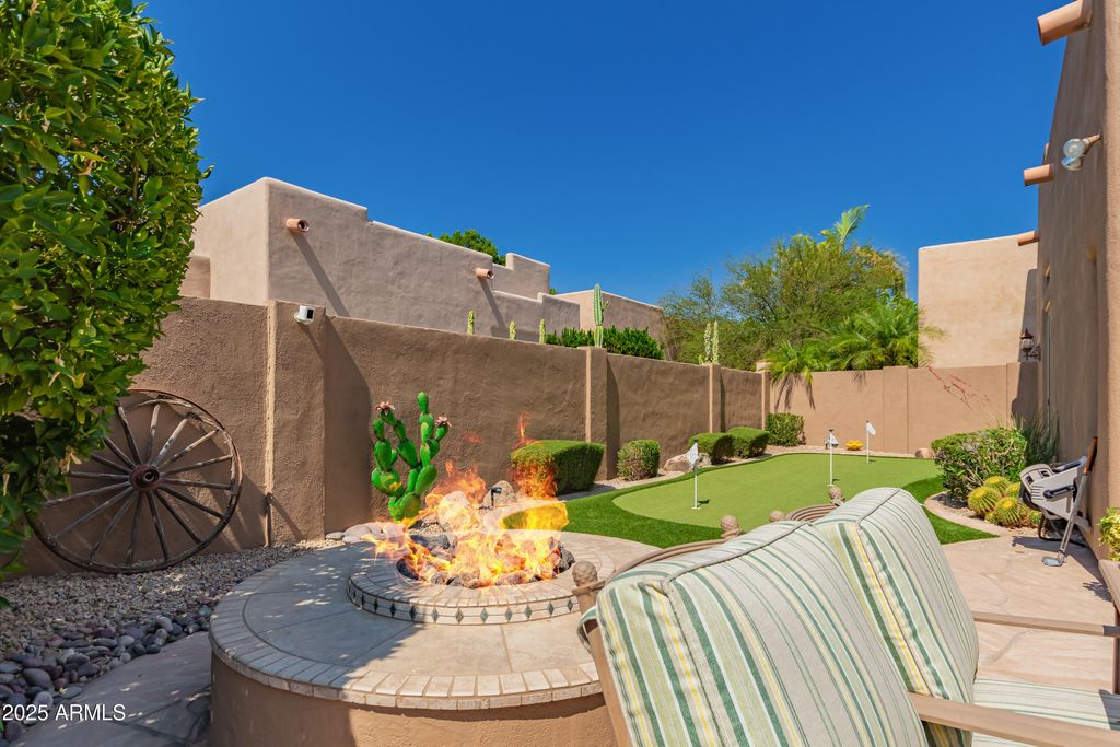 Image 28 of property listing at 8324 E CACTUS WREN Road, Scottsdale, AZ 85250