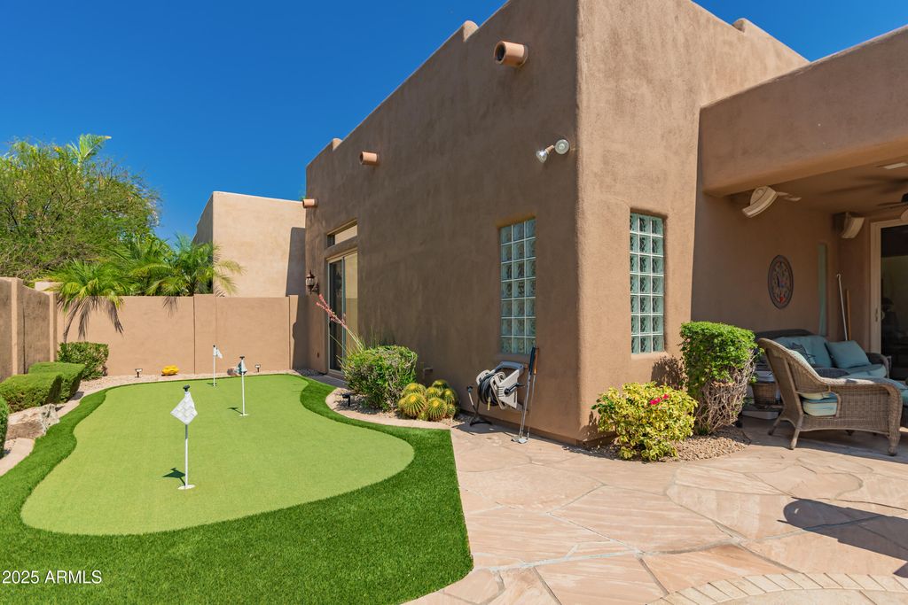 Image 29 of property listing at 8324 E CACTUS WREN Road, Scottsdale, AZ 85250