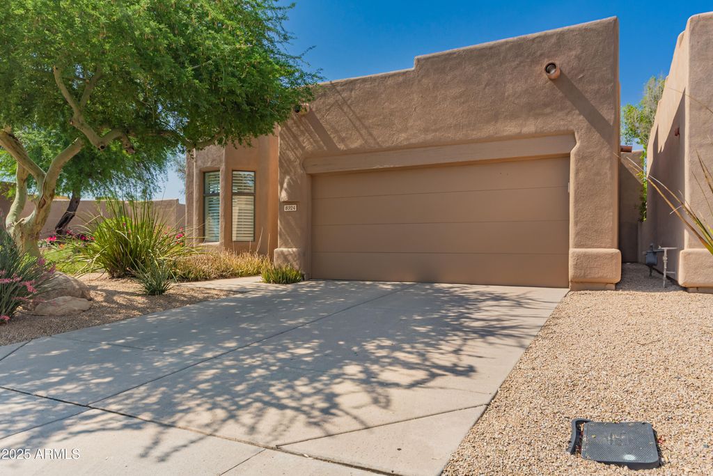 Image 3 of property listing at 8324 E CACTUS WREN Road, Scottsdale, AZ 85250