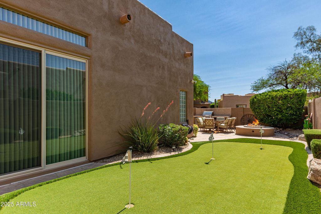 Image 31 of property listing at 8324 E CACTUS WREN Road, Scottsdale, AZ 85250