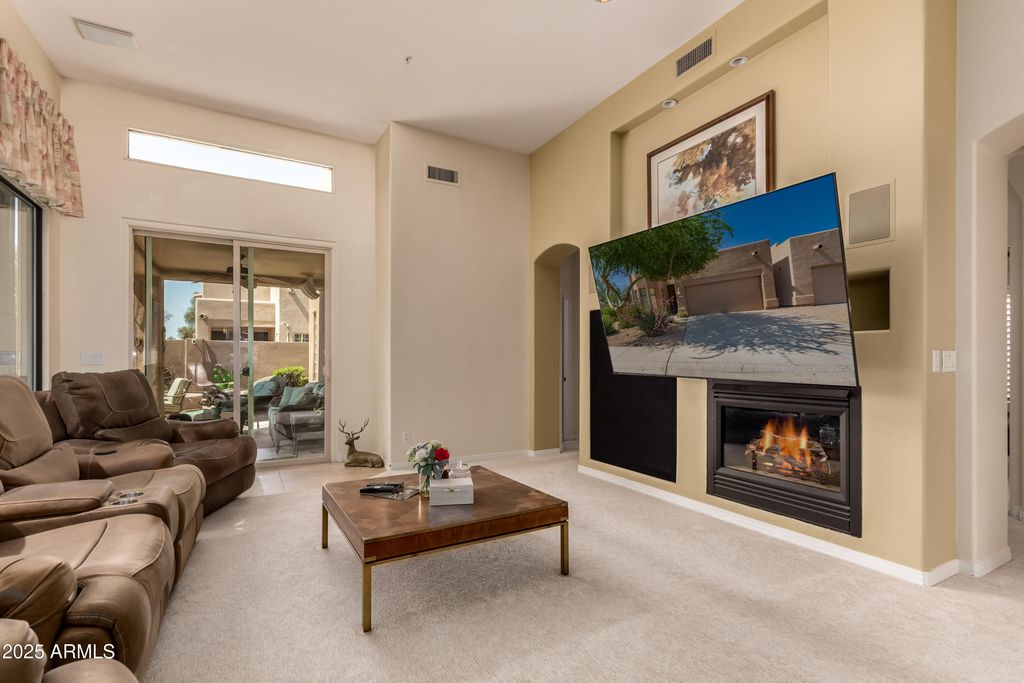 Image 4 of property listing at 8324 E CACTUS WREN Road, Scottsdale, AZ 85250