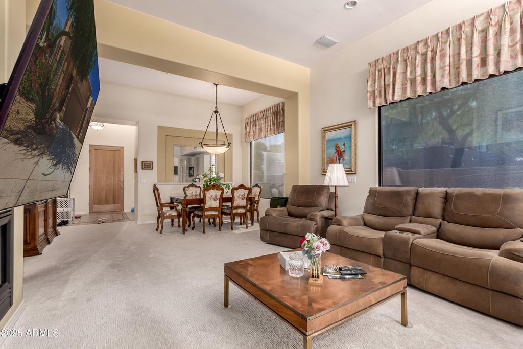 Image 6 of property listing at 8324 E CACTUS WREN Road, Scottsdale, AZ 85250