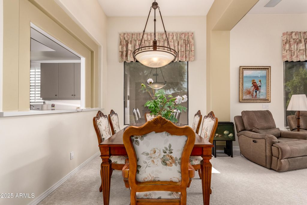 Image 7 of property listing at 8324 E CACTUS WREN Road, Scottsdale, AZ 85250