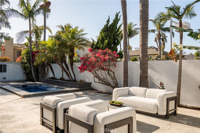 17182 Hillside Circle, Huntington Beach, CA 92649