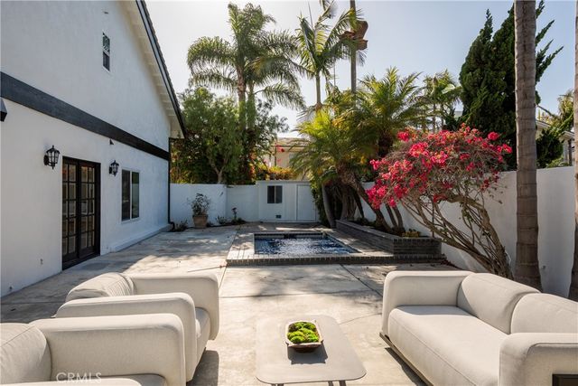 17182 Hillside Circle, Huntington Beach, CA 92649