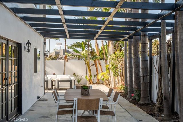 17182 Hillside Circle, Huntington Beach, CA 92649