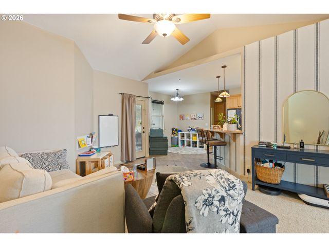 849 NORTH VIEW Dr, Winchester, OR 97495