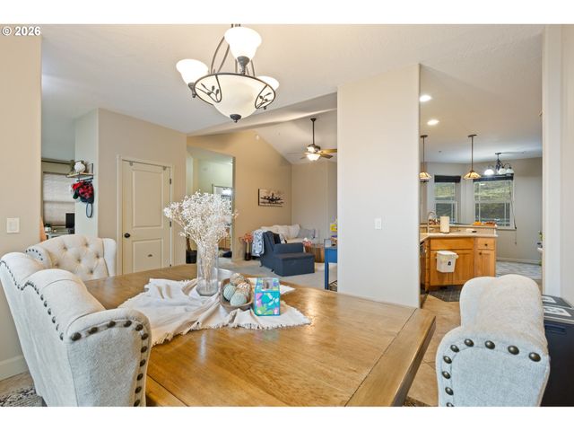 849 NORTH VIEW Dr, Winchester, OR 97495