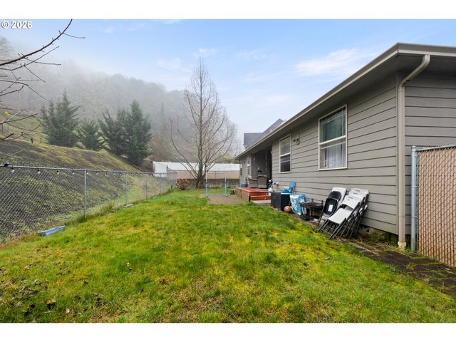 849 NORTH VIEW Dr, Winchester, OR 97495
