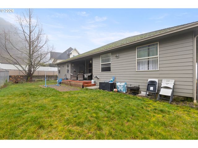 849 NORTH VIEW Dr, Winchester, OR 97495