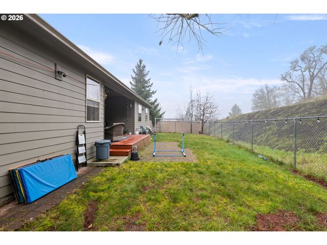 849 NORTH VIEW Dr, Winchester, OR 97495
