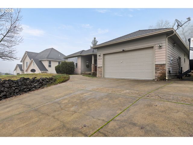 849 NORTH VIEW Dr, Winchester, OR 97495