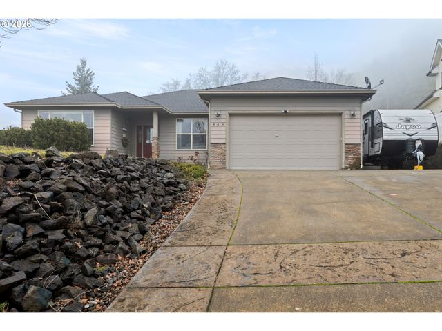 849 NORTH VIEW Dr, Winchester, OR 97495