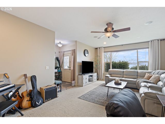 849 NORTH VIEW Dr, Winchester, OR 97495