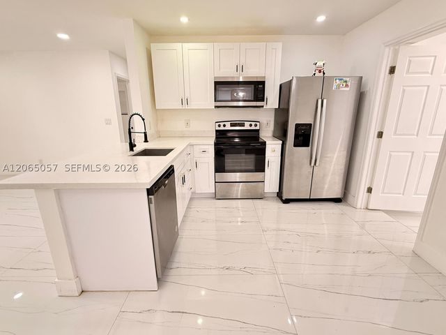 4088 SW 51st St A, Dania Beach, FL 33314