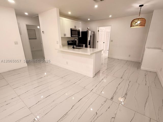 4088 SW 51st St A, Dania Beach, FL 33314