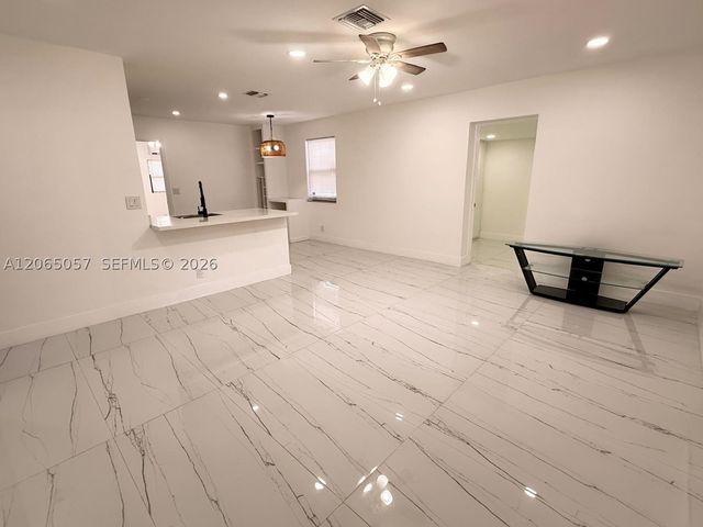 4088 SW 51st St A, Dania Beach, FL 33314
