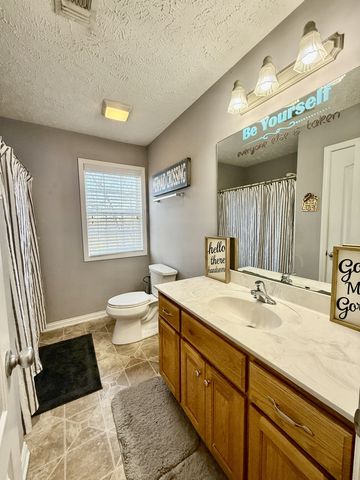 1315 N Lynn Dr, Lebanon, TN 37087