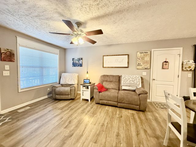 1315 N Lynn Dr, Lebanon, TN 37087