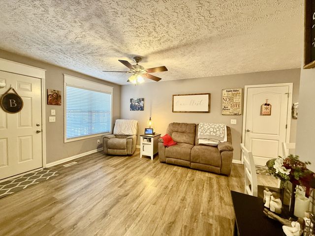 1315 N Lynn Dr, Lebanon, TN 37087