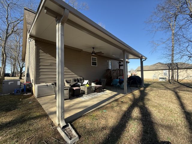 1315 N Lynn Dr, Lebanon, TN 37087