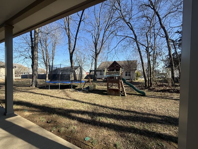 1315 N Lynn Dr, Lebanon, TN 37087