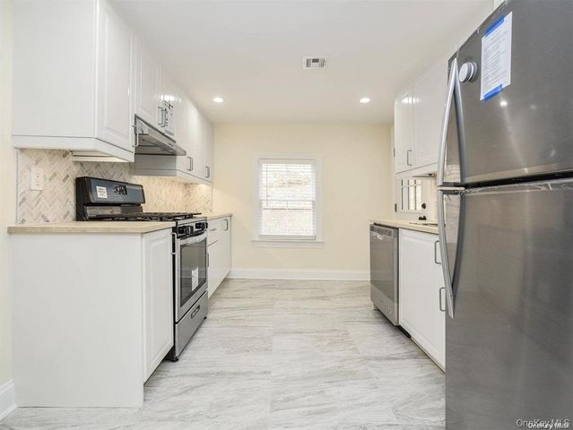 1667A Northern Boulevard A, Roslyn, NY 11576