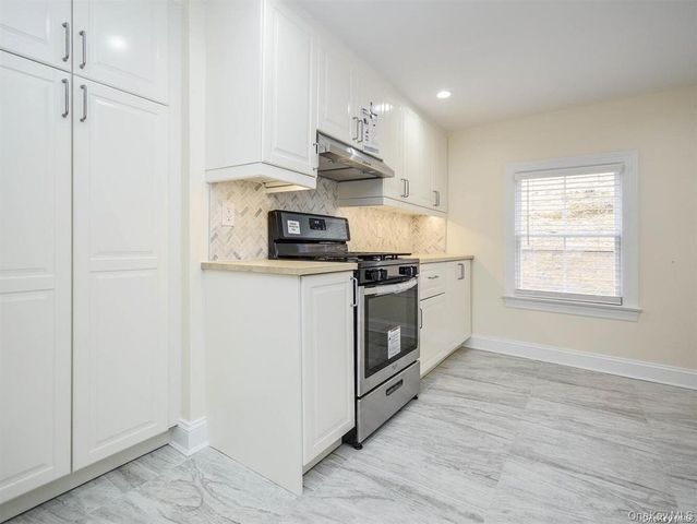 1667A Northern Boulevard A, Roslyn, NY 11576