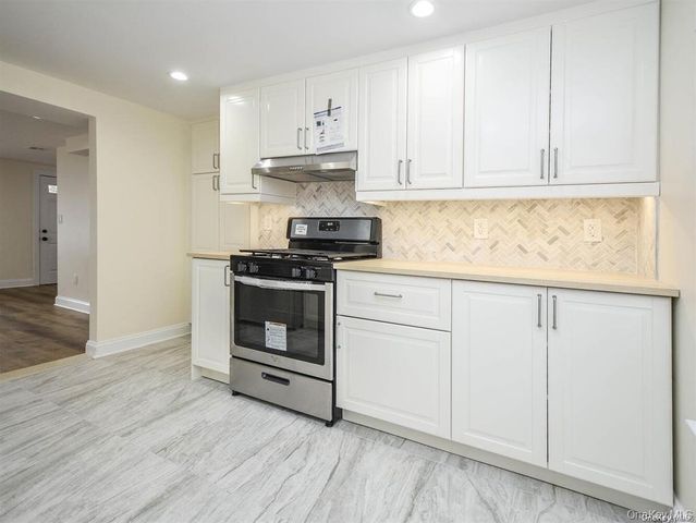 1667A Northern Boulevard A, Roslyn, NY 11576