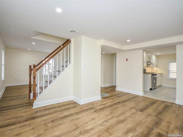 1667A Northern Boulevard A, Roslyn, NY 11576
