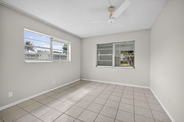 93 Dorchester E, West Palm Beach, FL 33417