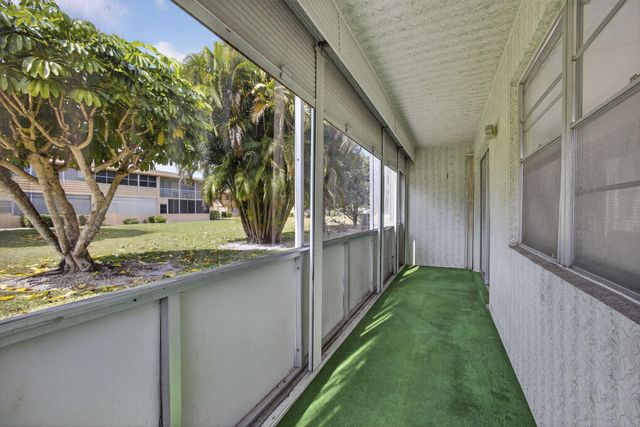 93 Dorchester E, West Palm Beach, FL 33417