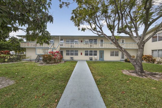 93 Dorchester E, West Palm Beach, FL 33417